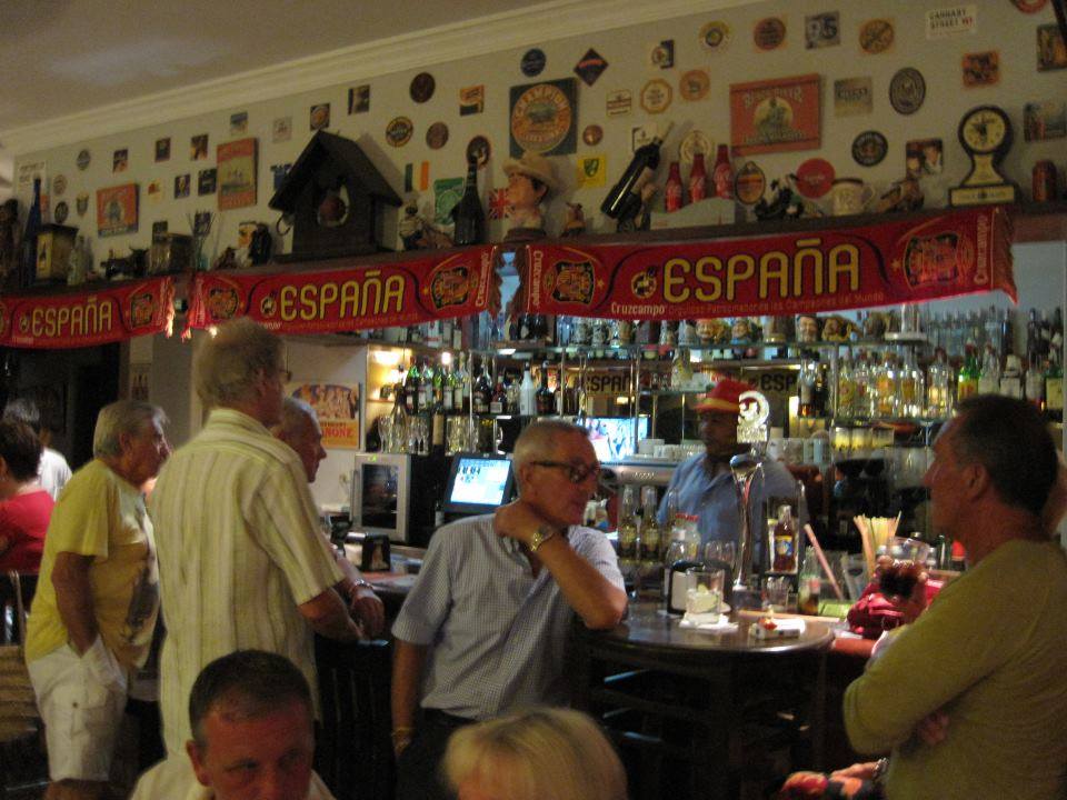 People enjoying cocktails at Lolas Bar Marbella